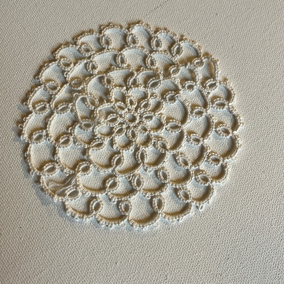 Assorted (6) vintage crocheted doilies - Picture 3 of 6